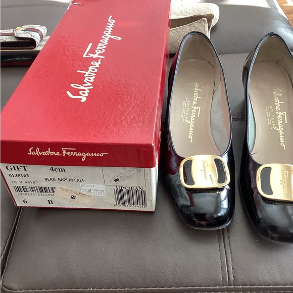 Salvatore Ferragamo Shoes - Salvatore Ferragamo Black Leather Women's Shoes
